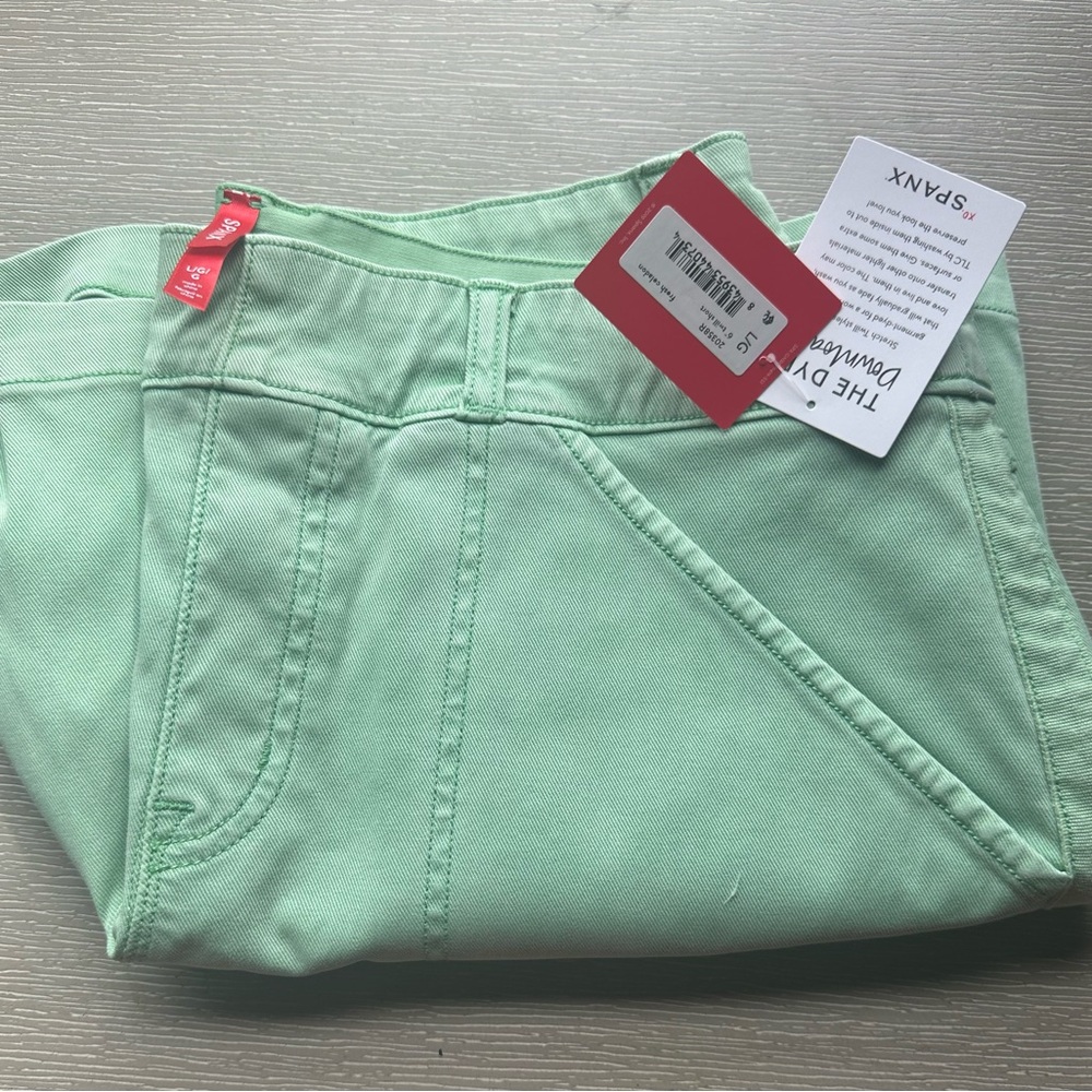 Spanx fresh celadon 6” twill shorts, Large NWT